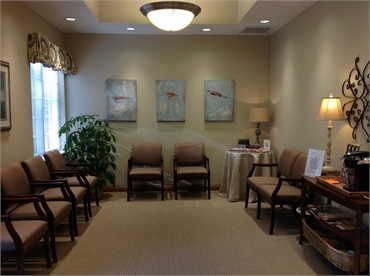 Waiting area at the office of Knoxville dentist Robert M. Kelso DDS