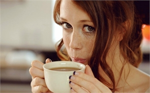 Does decaf coffee still stain your teeth?