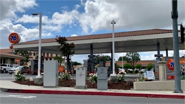 76 gas station at 5 minutes to the south of Temecula Ridge Dentistry