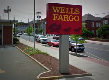 Wells Fargo Bank and ATM 597 Campbell Ave 2 minutes drive to the north of West Haven emergency denti