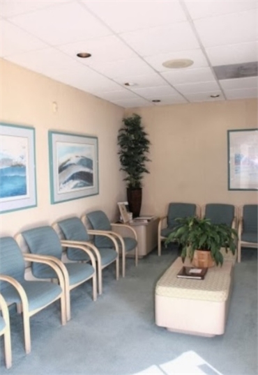 Waiting area at Newport Beach dentist Dr. John Chrispens DDS