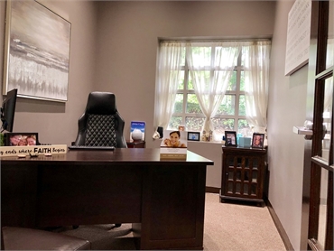 Consultation room at Suwanee dentist Exceptional Dentistry at Johns Creek Judson T. Connell DMD