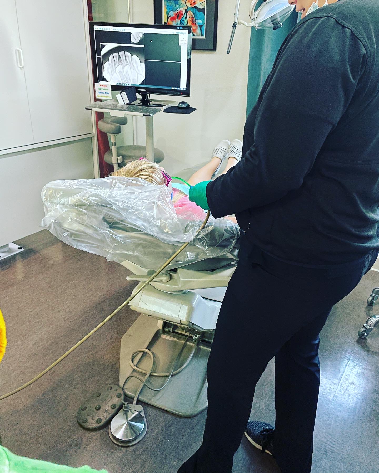 Dental hygienist at work at Beavercreek Dental Oregon City Dentagama