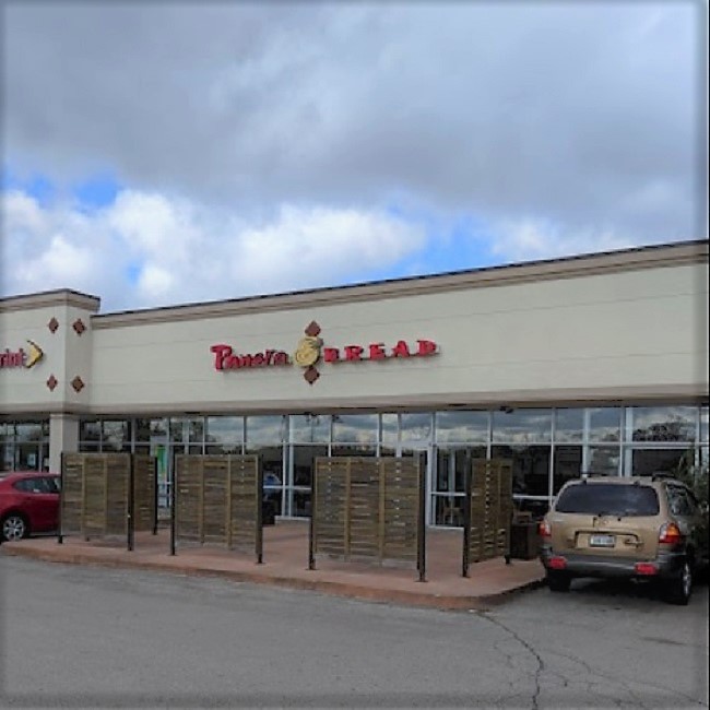 Panera Bread few paces to the east of Milwaukee dentist Cigno Family
