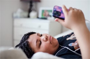 Digital Distractions and Dental Health: A Growing Concern