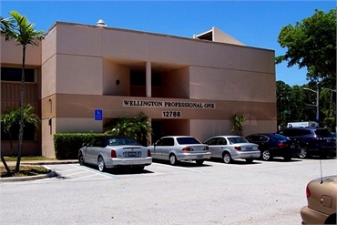 Exterior view of the office of dentist Wellington FL Steven M Miller DDS