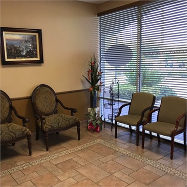 Waiting area at Palm Beach Gardens cosmetic Dentist Everlasting Smiles
