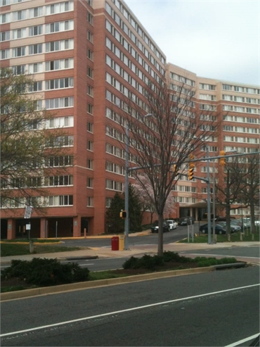 Exterior view of building where The Dental Office at River House is located