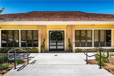 Store front view Pier 210 Dental Group Auburn CA