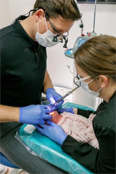 Fort Worth Medicaid pediatric dentist Justin Warcup working on pediatric patient