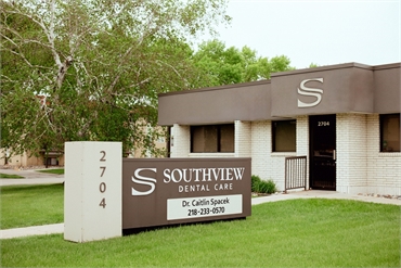 Exterior view Moorhead dentist Southview Dental Care Dr. Caitlin Spacek ofcie building