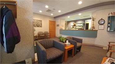 Waiting area and front desk at Moorhead dentist Southview Dental Care Dr. Caitlin Spacek