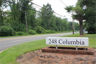 248 Columbia Turnpike signboard outisde the office of Florham Park Smile Lounge