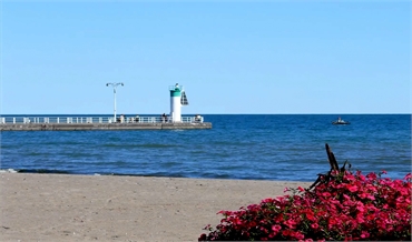 Lakeview Park Pier 6.9 km to the southeast of Oshawa dentist Dr. Gold's Source Dental