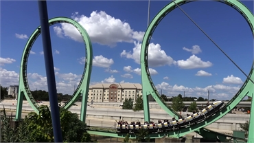 Six Flags Over Texas at 14 minutes drive to the north of 10 Day Smiles