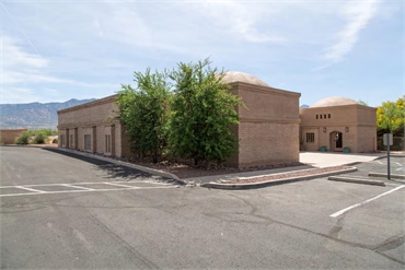 Corner view of Tucson dentist office Creative Smiles Dentistry