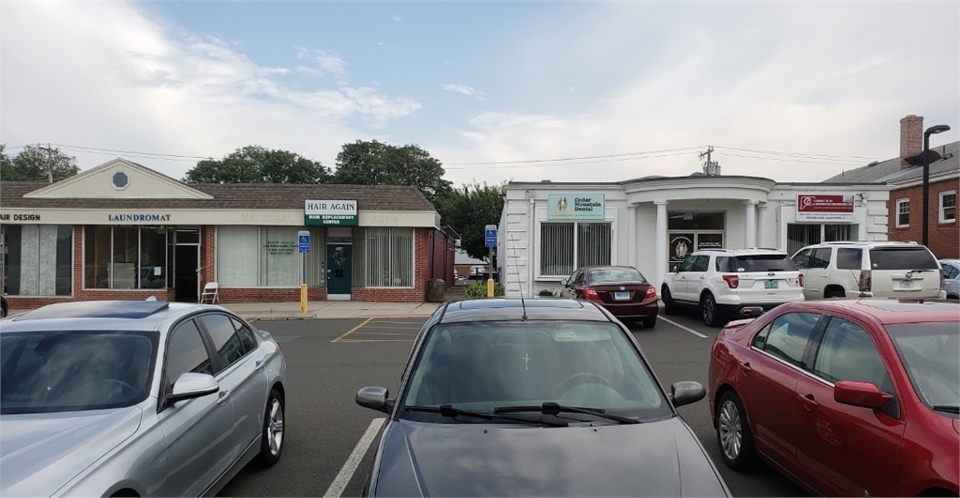 Outside view of Newington dentist Cedar Mountain Dental