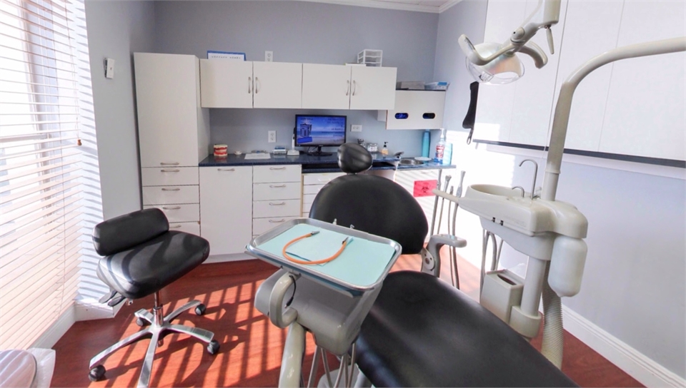 Operatory at Smile Design Dental of Hallandale Beach Dentagama