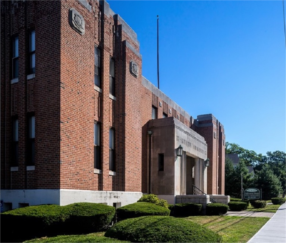 511 Main Apartments few paces to the west of West Haven orthodontist Shoreline Dental Care