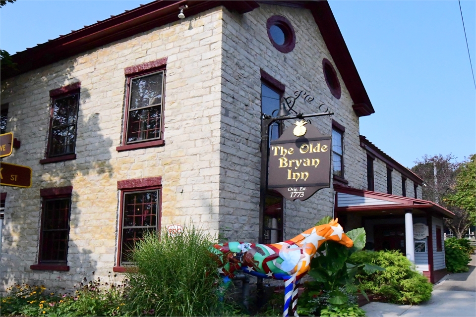 Olde Bryan Inn at 5 minutes drive to the east of Harrison Family Dentists