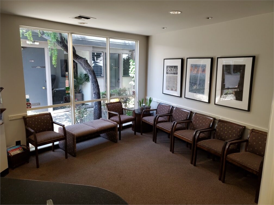 Waiting area at Menlo Park dentist Scott Hoffman DDS