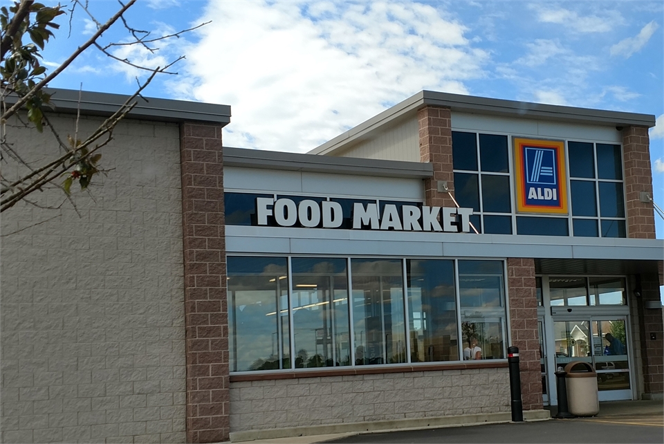 ALDI 10 minutes drive to the east of Ashland Dental Arts