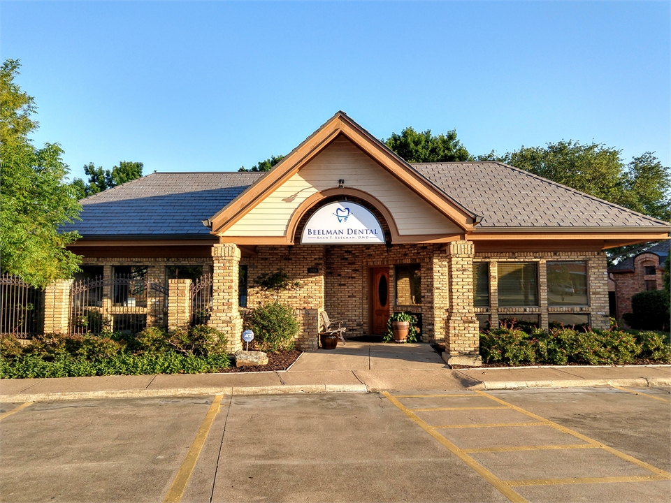 Storefront view Bedford dentist Beelman Dental Dentagama
