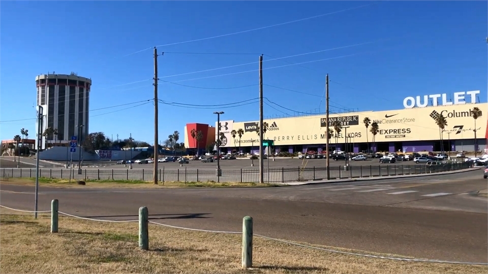 The Outlet Shoppes at Laredo at 12 minutes drive to the south of Laredo dentist Ahh Smile Family Den