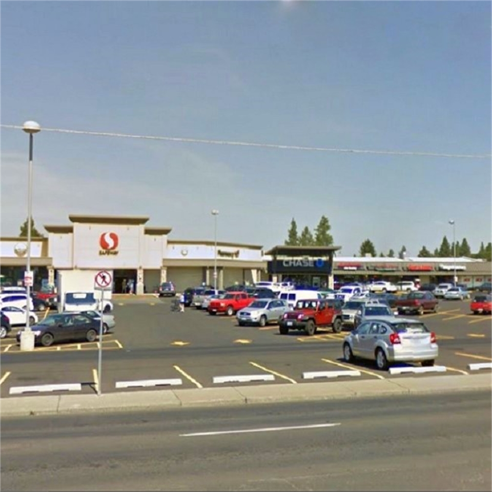 Safeway and CHASE bank and ATM located near Spokane dentistry 5 Mile Smiles