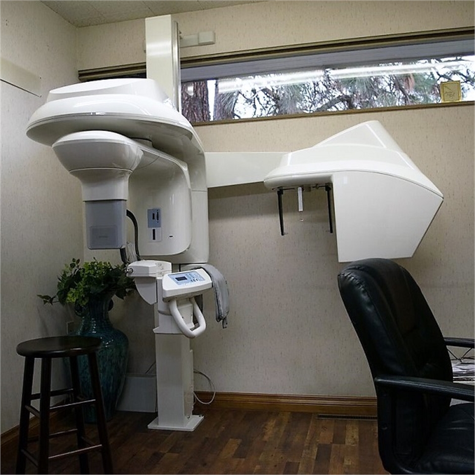 Digital dental xray machine at 5 Mile Smiles