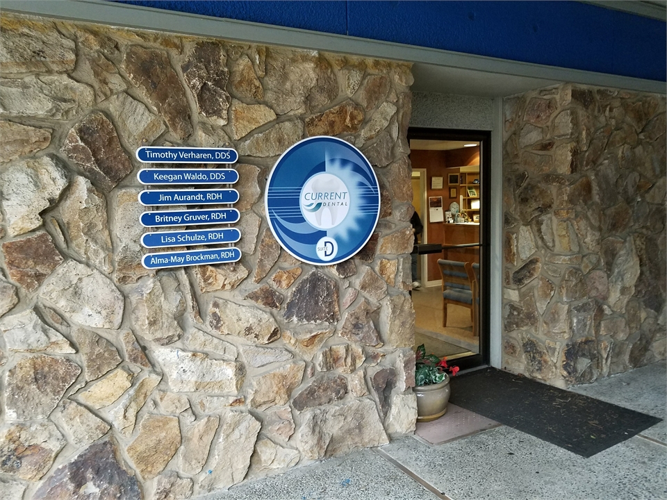 Entrance area with signage at Bremerton dentist Current Dental