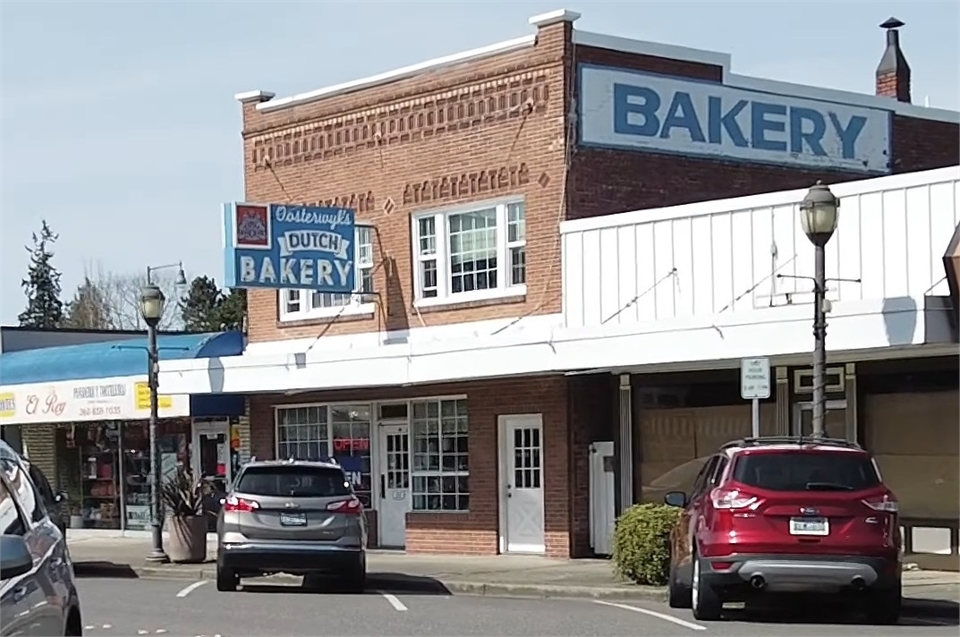 Oosterwyks Dutch Bakery at 5 minutes to the south of Marysville dentist Pinewood Family Dental