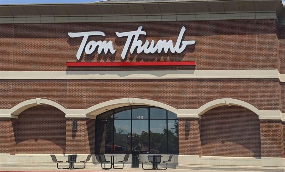 Grocery store Tom Thumb at 9 minutes drive to the southeast of Grand Prairie Family Dental