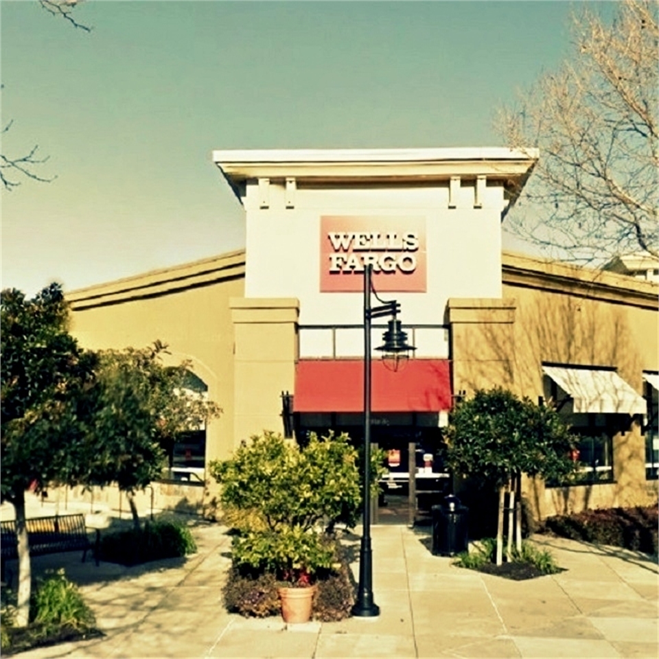 Wells Fargo Bank and ATM 4400 Tassajara Rd Dublin CA near Persimmon Dental Care