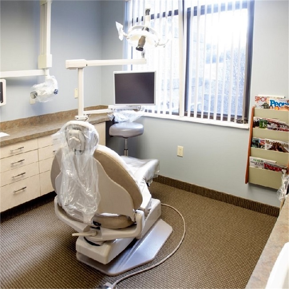 Dental chair at the office of Max H. Molgard Jr DDS FACP