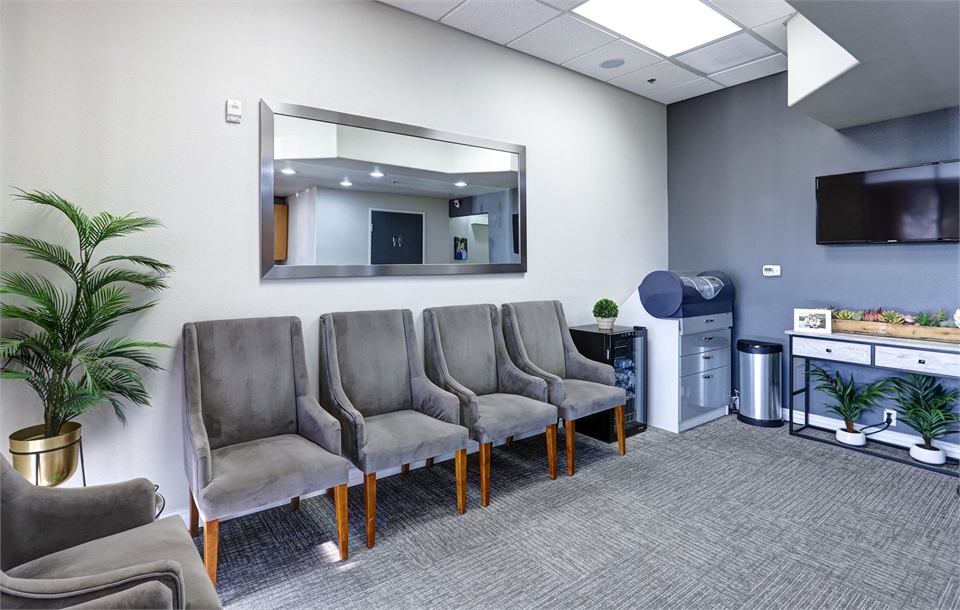 Waiting area at Scottsdale dentist Kent Dental