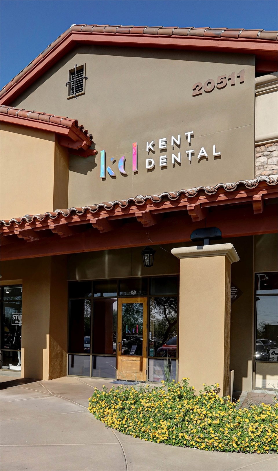 Storefront view of Scottsdale dentist Kent Dental office