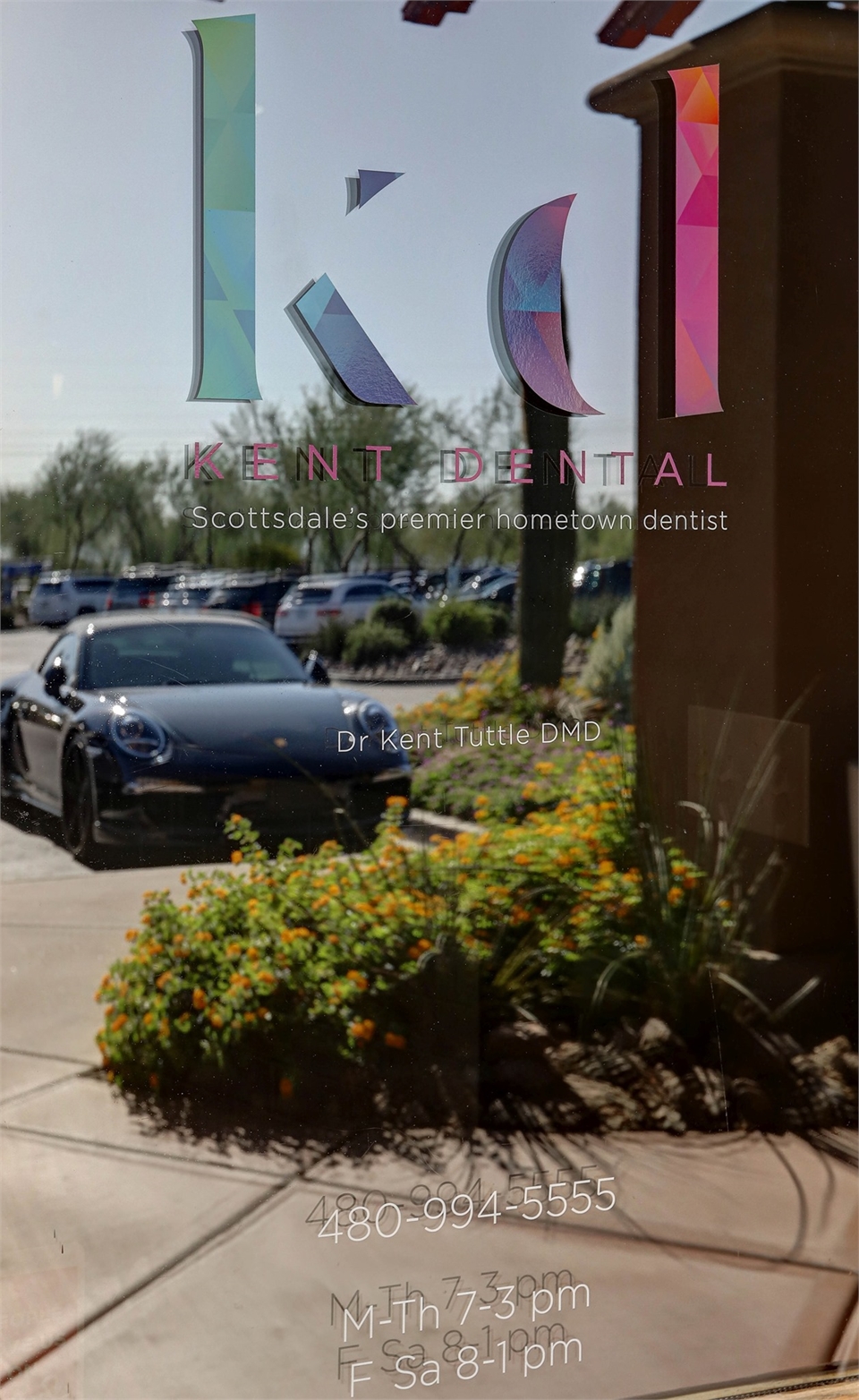 Signage on glass pane on the entrance door at Scottsdale dentist Kent Dental