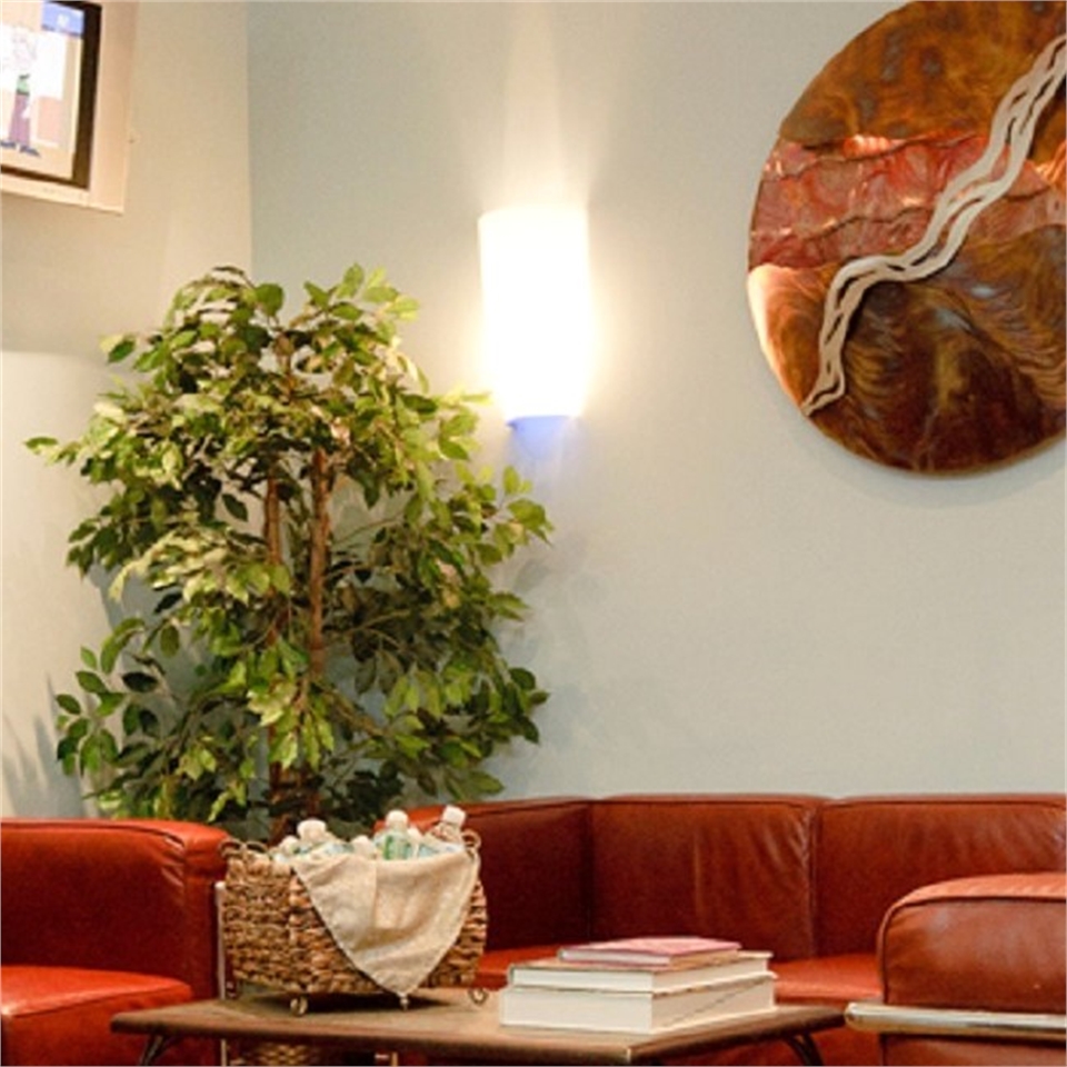 Waiting lounge at the office of Hackensack best dentist Rolando Cibischino DMD