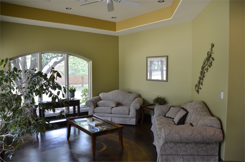 Waiting area at Fort Worth dentist Mira Vista Dental Associates