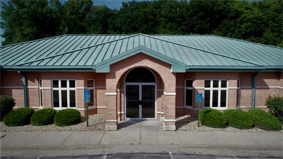 Store front view of Cedar Rapids dentist River Ridge Dental