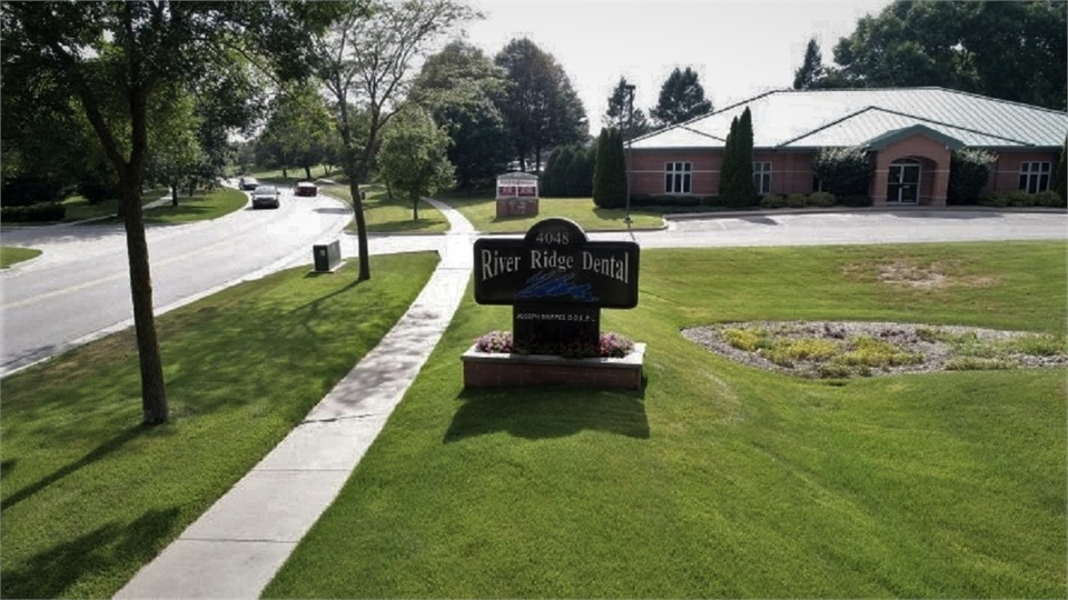 Signboard at Cedar Rapids dentist River Ridge Dental