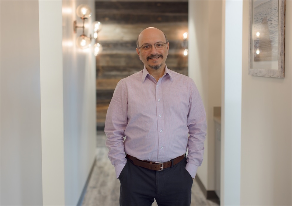 Dr. Manish Mistry in the hallway at Everbright Dental