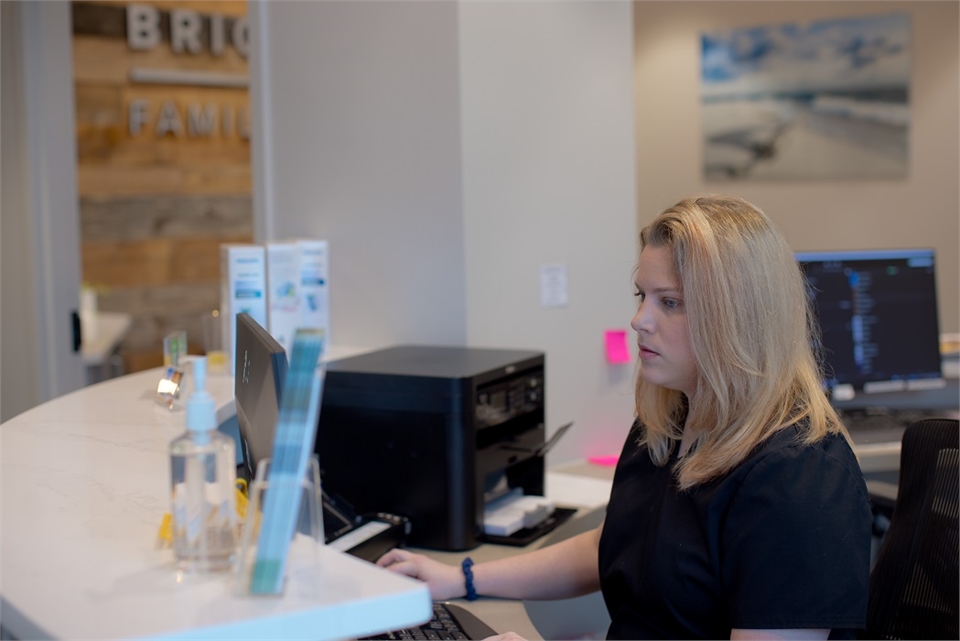 Friendly and helpful frontdesk staff at Chapel Hill dentist Everbright Dental