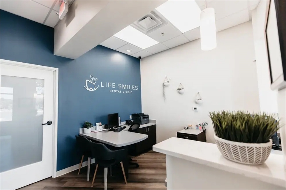 Life Smiles Dental Studio