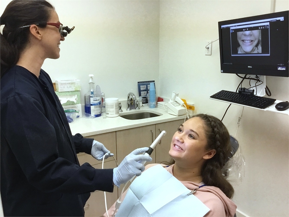 Teeth whitening treatment at Naples dentist Matonti Dental