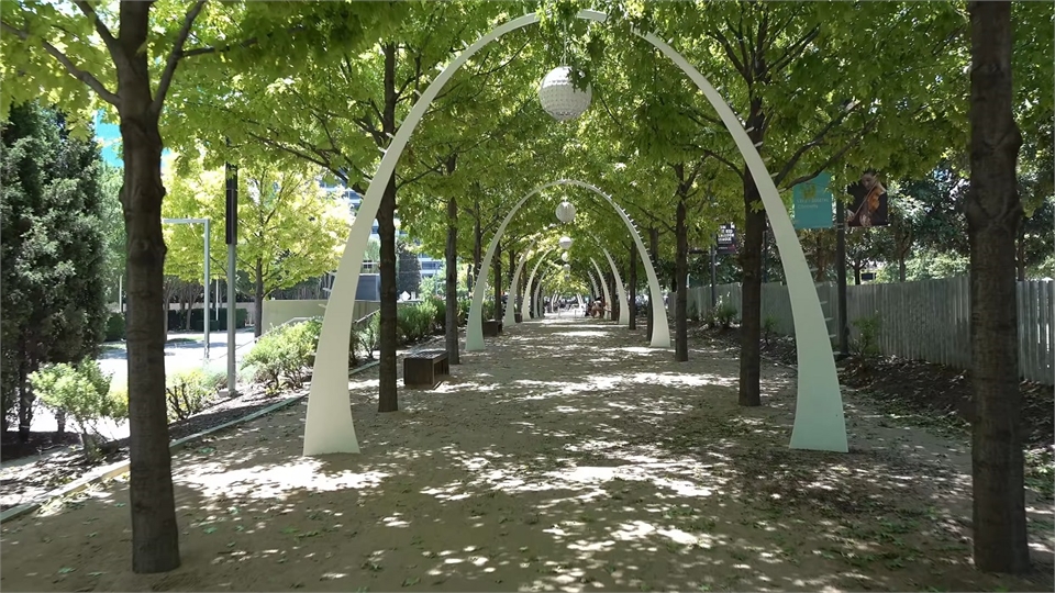 Klyde Warren Park at 9 minutes drive to the northeast of Dallas dentist Dulce Dental