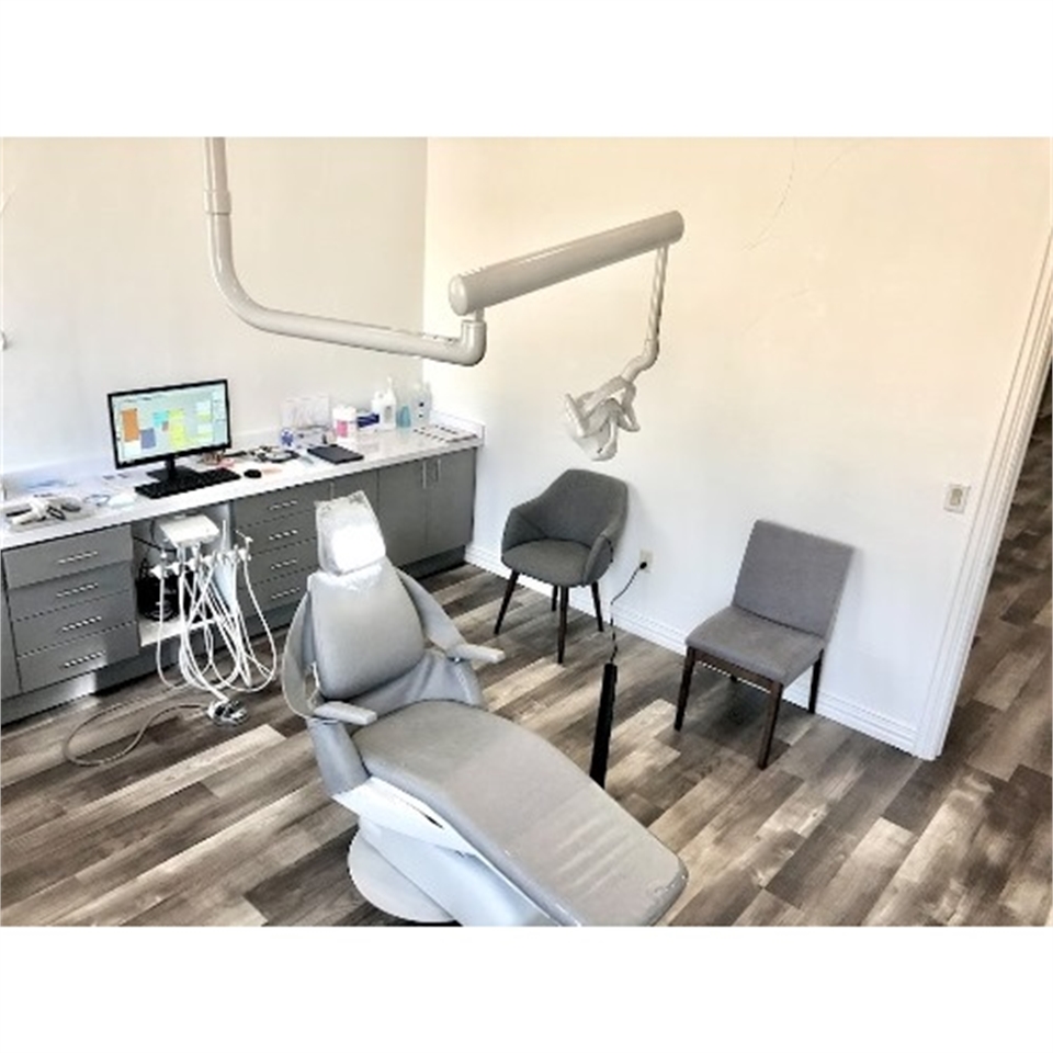 Nuvia Dental Implant Center