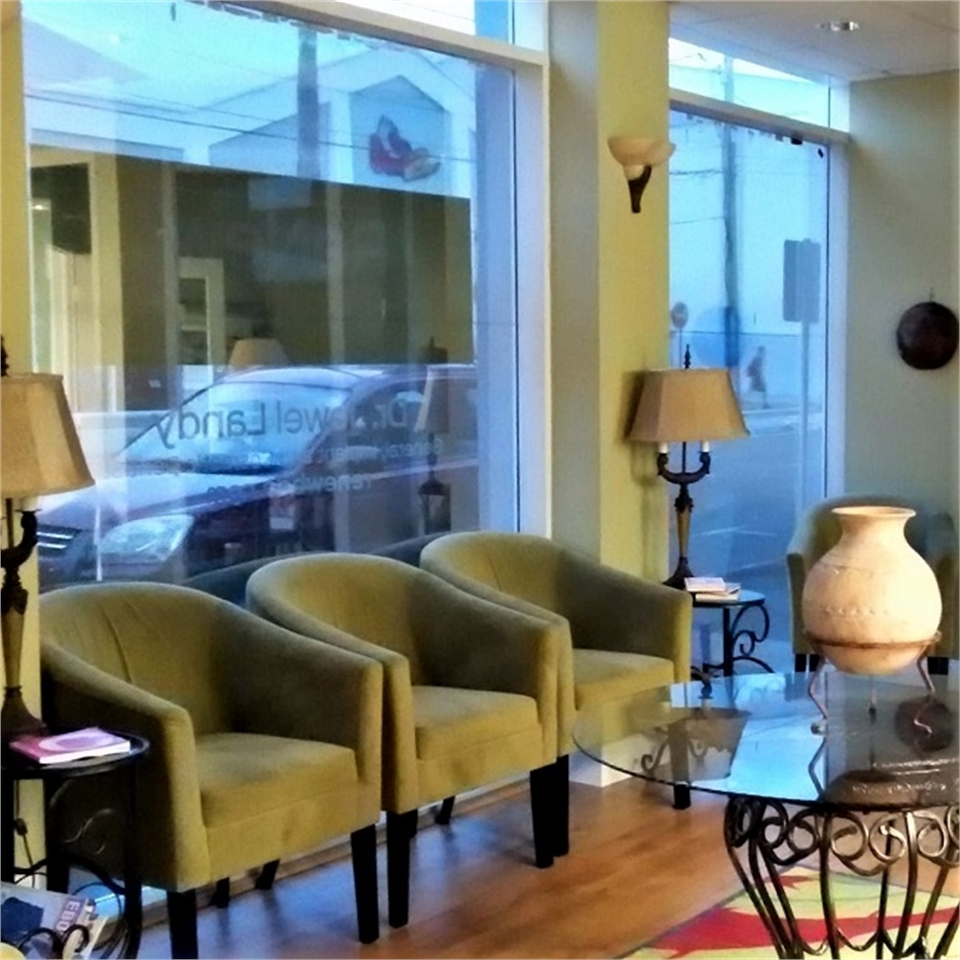 Waiting area at Bermuda dentist ReNew Dental Care Hamilton HM 09