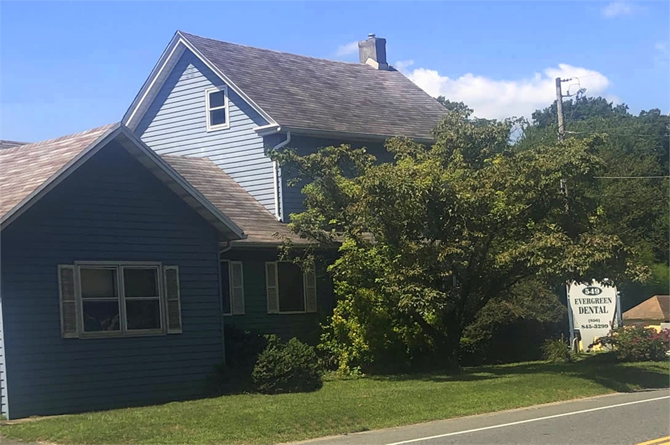 Exterior view Premiere Dental of West Deptford building Dentagama